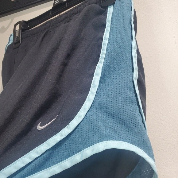 Nike dri fit black and teal shorts xs - Picture 3 of 7